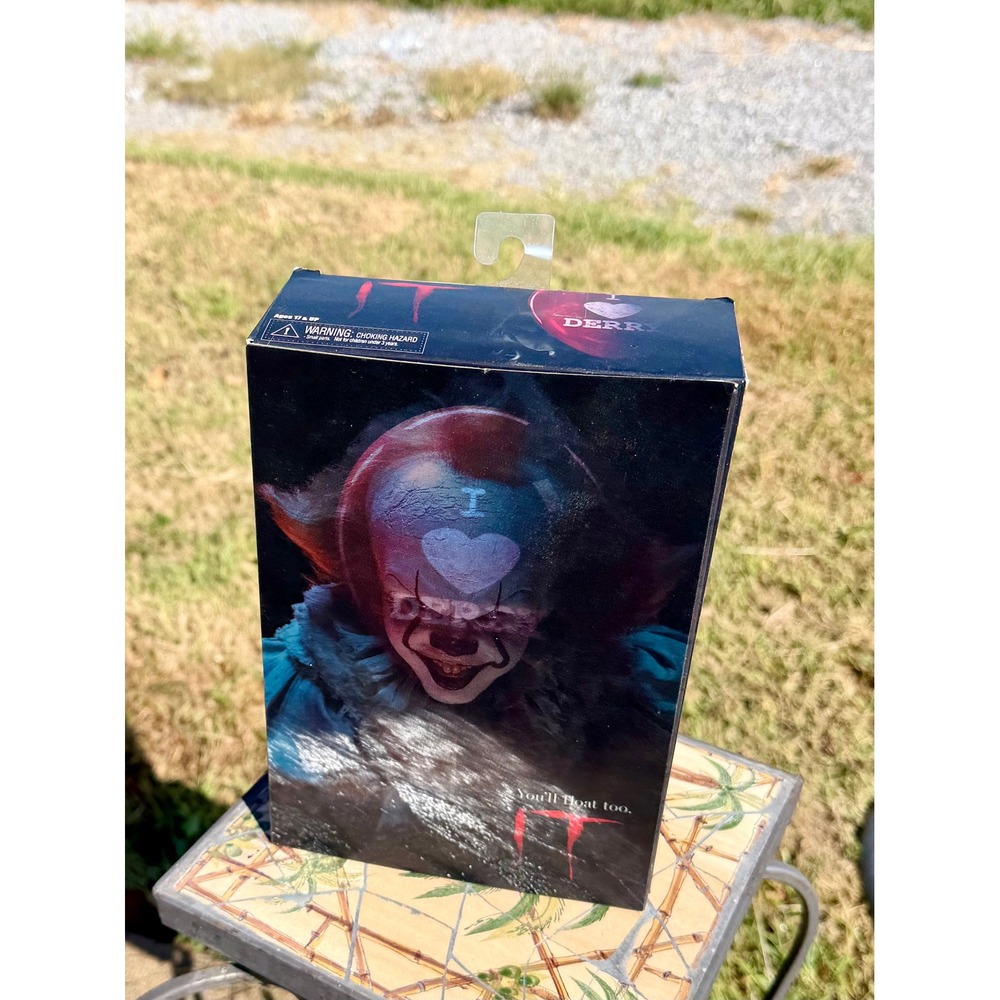 NECA IT Pennywise Ultimate Figure 2018 Movie I Love Derry Horror Lenticular